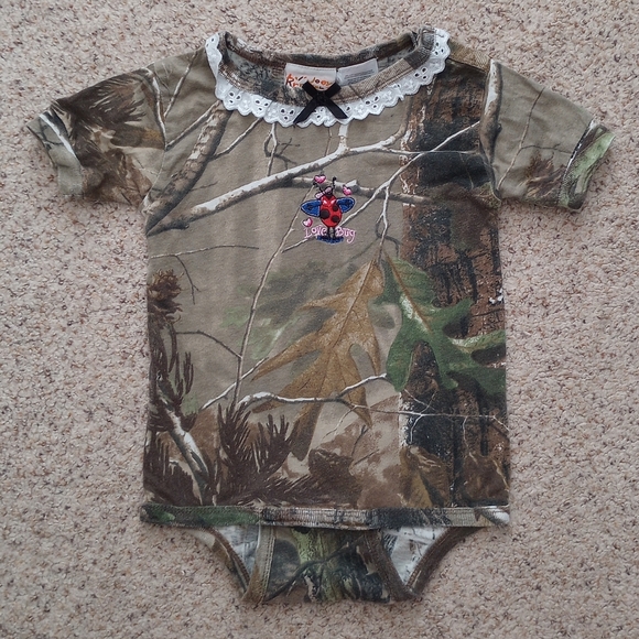 Vintage Camouflage Love Bug Baby Onesie - Picture 1 of 4